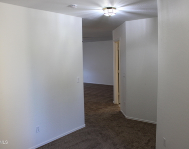 2568 W Tanner Ranch Road - Photo Thumbnail 4