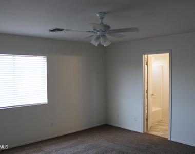 2568 W Tanner Ranch Road - Photo Thumbnail 25
