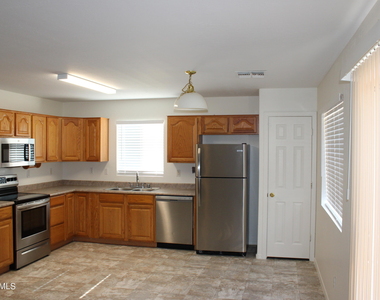 2568 W Tanner Ranch Road - Photo Thumbnail 5