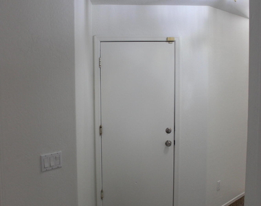 2568 W Tanner Ranch Road - Photo Thumbnail 3