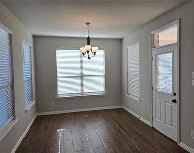 7608 Rothbury Drive - Photo Thumbnail 6