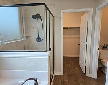 7608 Rothbury Drive - Photo Thumbnail 13