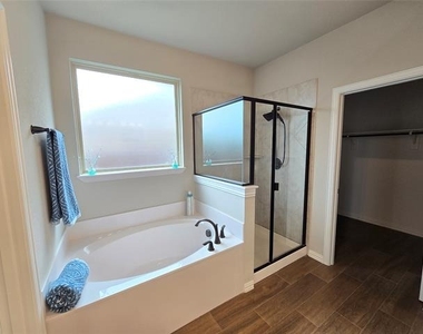 7608 Rothbury Drive - Photo Thumbnail 12