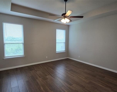 7608 Rothbury Drive - Photo Thumbnail 9