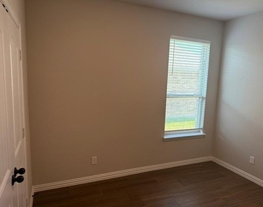7608 Rothbury Drive - Photo Thumbnail 16