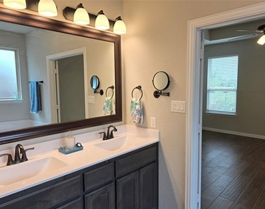 7608 Rothbury Drive - Photo Thumbnail 14