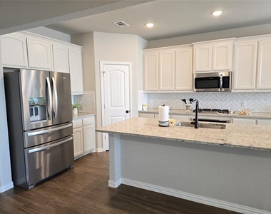 7608 Rothbury Drive - Photo Thumbnail 5