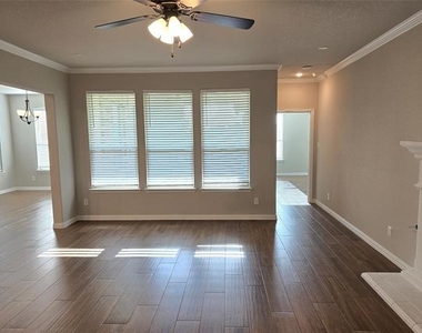 7608 Rothbury Drive - Photo Thumbnail 8