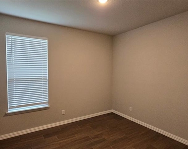 7608 Rothbury Drive - Photo Thumbnail 23