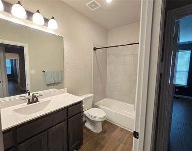 7608 Rothbury Drive - Photo Thumbnail 18