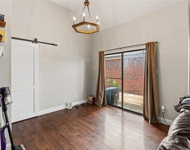 2219 Greenview Drive - Photo Thumbnail 5