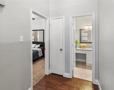 2219 Greenview Drive - Photo Thumbnail 12