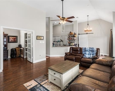 2219 Greenview Drive - Photo Thumbnail 3