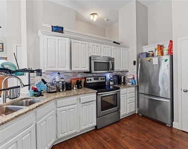 2219 Greenview Drive - Photo Thumbnail 6
