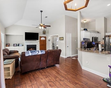 2219 Greenview Drive - Photo Thumbnail 4