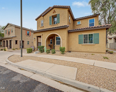 2540 N 149th Avenue - Photo Thumbnail 4