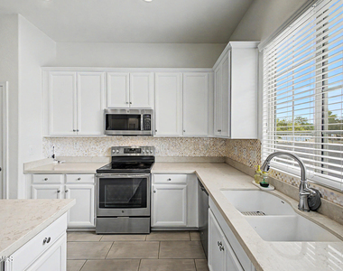 2540 N 149th Avenue - Photo Thumbnail 13