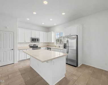2540 N 149th Avenue - Photo Thumbnail 11