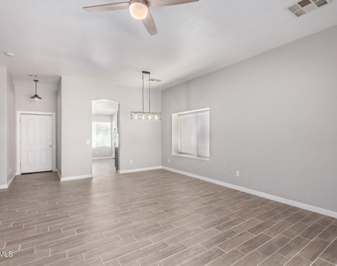 10012 W Wood Street - Photo Thumbnail 3