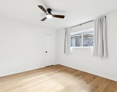 6018 Blue Mist Lane - Photo Thumbnail 18