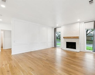 6018 Blue Mist Lane - Photo Thumbnail 4
