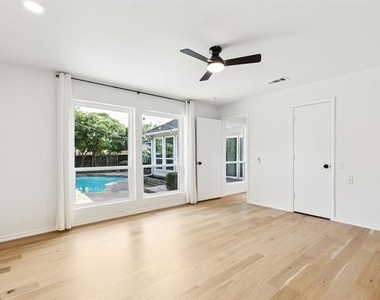 6018 Blue Mist Lane - Photo Thumbnail 15