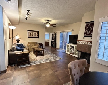 11333 N 92nd Street - Photo Thumbnail 4