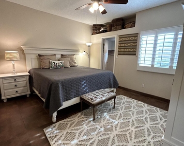11333 N 92nd Street - Photo Thumbnail 3