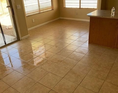 16042 W Latham Street - Photo Thumbnail 7