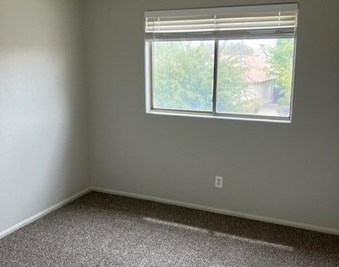 16042 W Latham Street - Photo Thumbnail 21