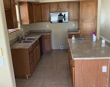 16042 W Latham Street - Photo Thumbnail 4