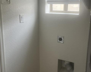 16042 W Latham Street - Photo Thumbnail 12