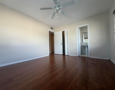 5800 Ne 22nd Way - Photo Thumbnail 9