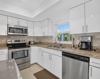 700 Ne 70th Street - Photo Thumbnail 10