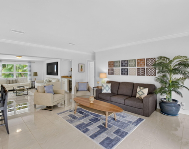 700 Ne 70th Street - Photo Thumbnail 3