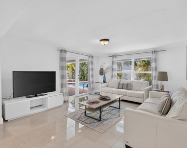 700 Ne 70th Street - Photo Thumbnail 18