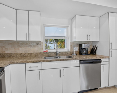 700 Ne 70th Street - Photo Thumbnail 12