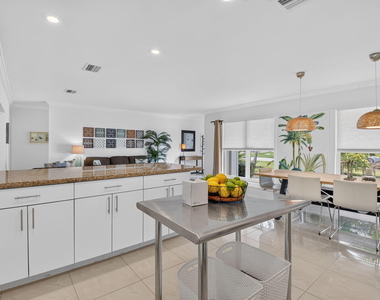 700 Ne 70th Street - Photo Thumbnail 11