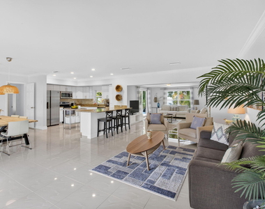 700 Ne 70th Street - Photo Thumbnail 4