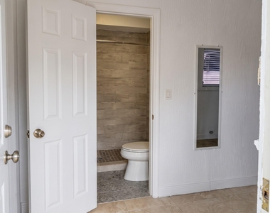 2021 Nw 85th Avenue - Photo Thumbnail 5