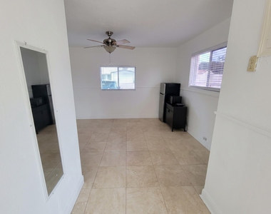 2021 Nw 85th Avenue - Photo Thumbnail 2