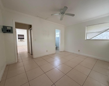 2438 Thomas Street - Photo Thumbnail 4