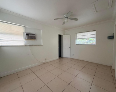 2438 Thomas Street - Photo Thumbnail 16