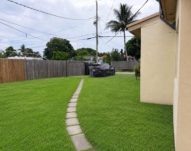 2438 Thomas Street - Photo Thumbnail 22