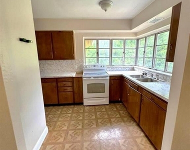 2531 Pierce Street - Photo Thumbnail 3