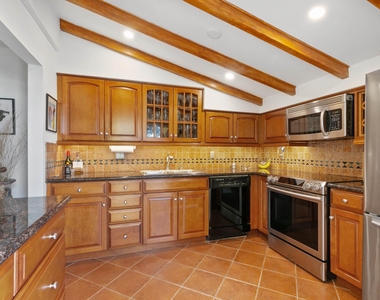 208 Sims Creek Drive - Photo Thumbnail 17