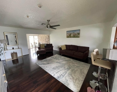 208 Sims Creek Drive - Photo Thumbnail 13