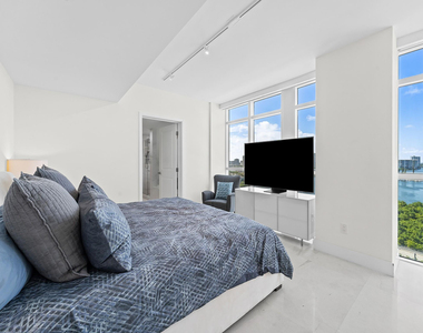 400 Sunny Isles Boulevard - Photo Thumbnail 18