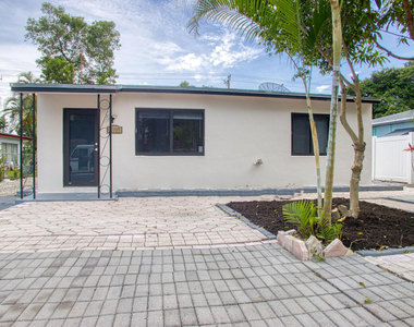 1316 Nw 2nd Avenue - Photo Thumbnail 2
