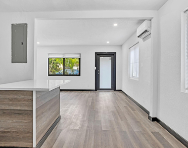 1316 Nw 2nd Avenue - Photo Thumbnail 5